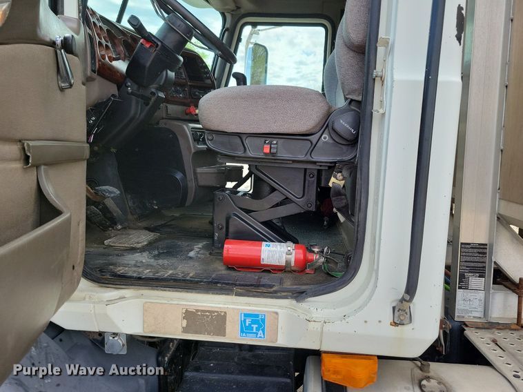 image for item KB9103 2006 Mack Vision semi truck