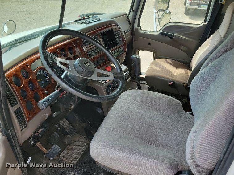 image for item KB9103 2006 Mack Vision semi truck