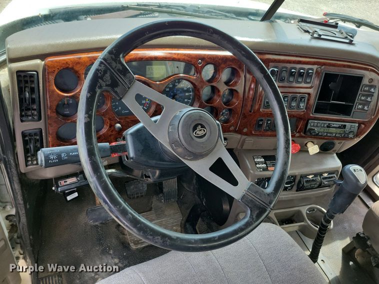 image for item KB9103 2006 Mack Vision semi truck