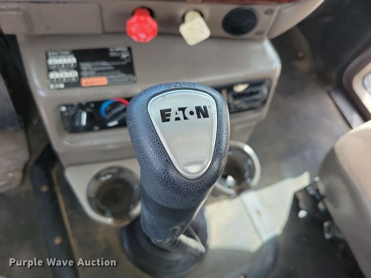 image for item KB9103 2006 Mack Vision semi truck