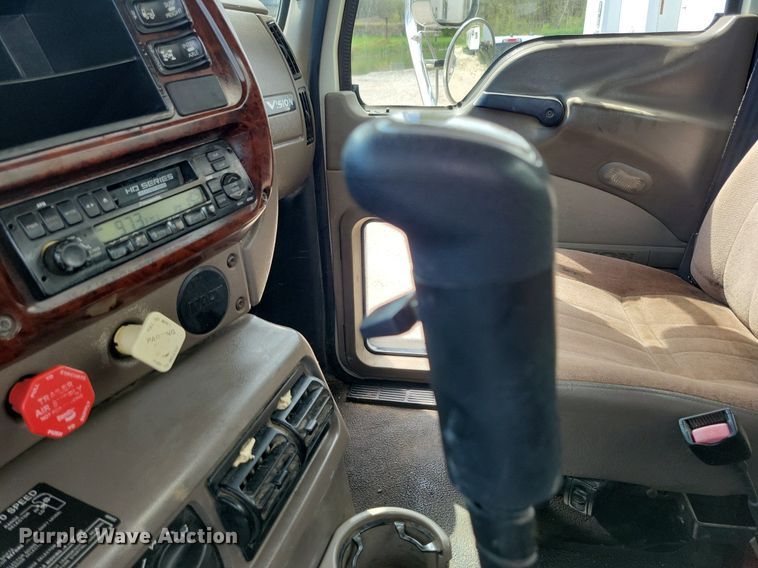 image for item KB9103 2006 Mack Vision semi truck