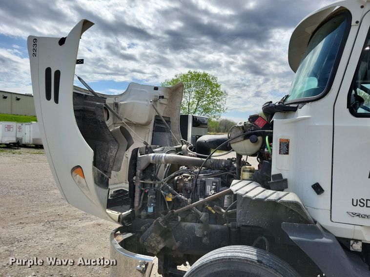 image for item KB9103 2006 Mack Vision semi truck