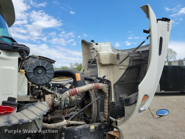 image for item KB9103 2006 Mack Vision semi truck