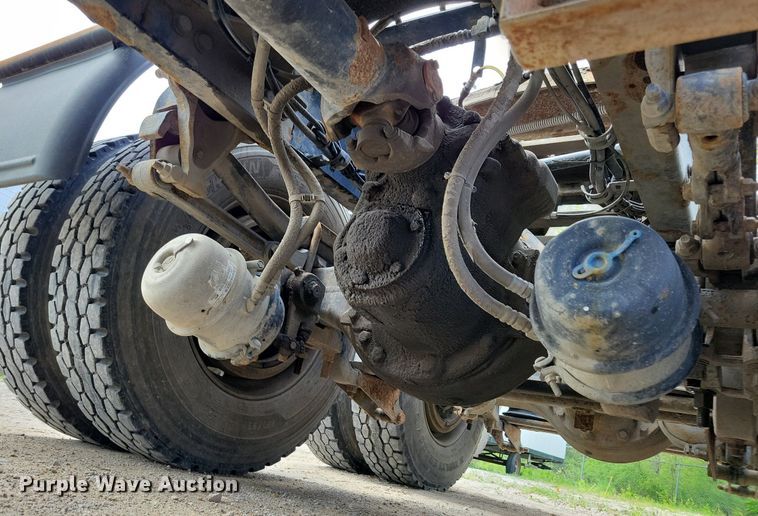 image for item KB9103 2006 Mack Vision semi truck