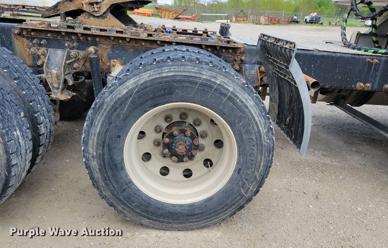 image for item KB9103 2006 Mack Vision semi truck