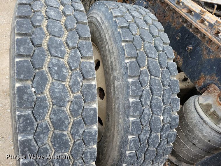 image for item KB9103 2006 Mack Vision semi truck