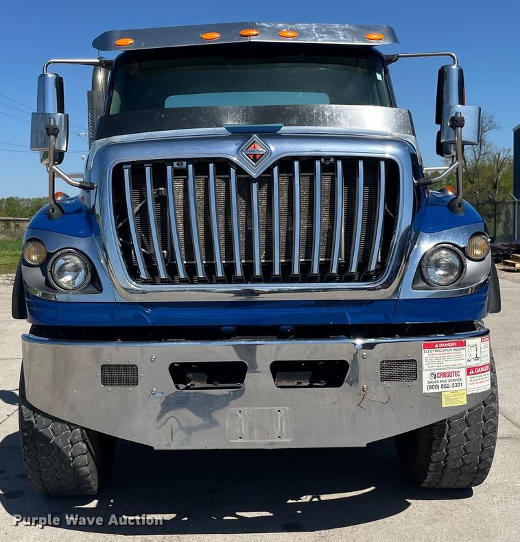 image for item LD9474 2011 International 7600 truck cab and chassis