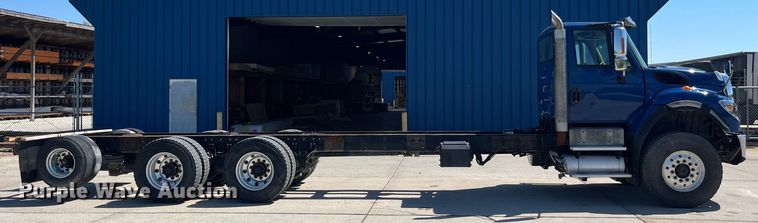 image for item LD9474 2011 International 7600 truck cab and chassis