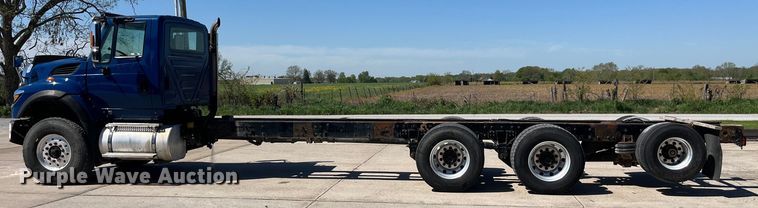 image for item LD9474 2011 International 7600 truck cab and chassis