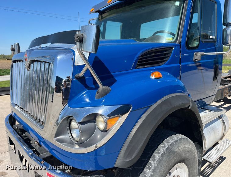 image for item LD9474 2011 International 7600 truck cab and chassis