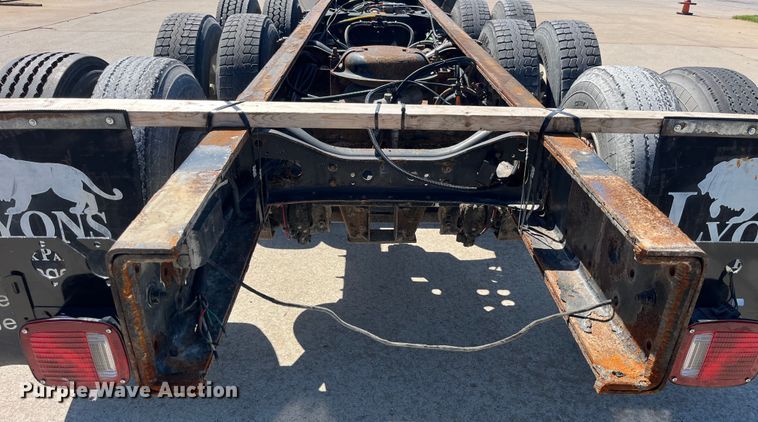 image for item LD9474 2011 International 7600 truck cab and chassis