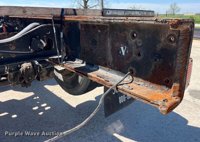 image for item LD9474 2011 International 7600 truck cab and chassis