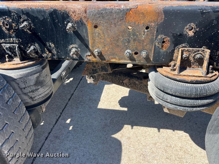 image for item LD9474 2011 International 7600 truck cab and chassis