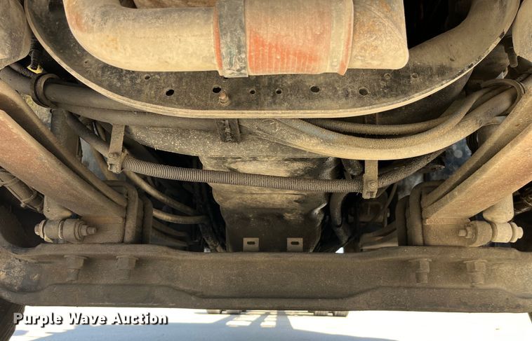 image for item LD9474 2011 International 7600 truck cab and chassis