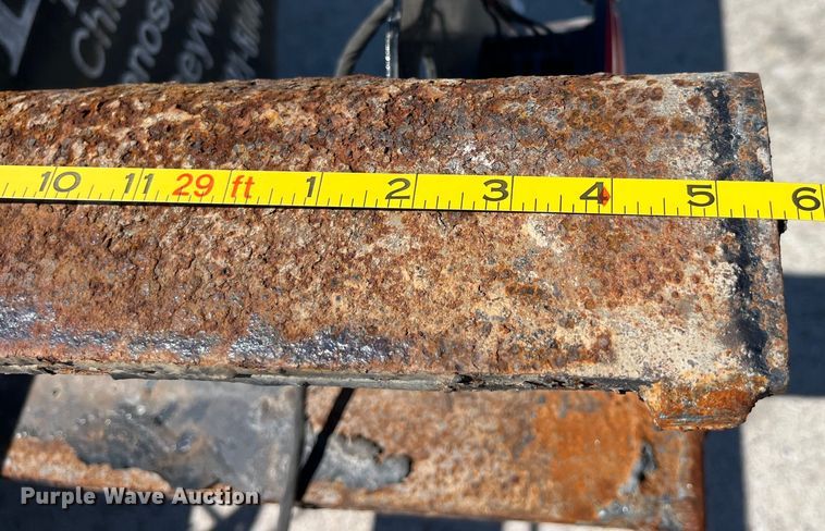 image for item LD9474 2011 International 7600 truck cab and chassis