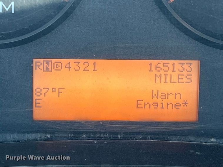 image for item LD9474 2011 International 7600 truck cab and chassis