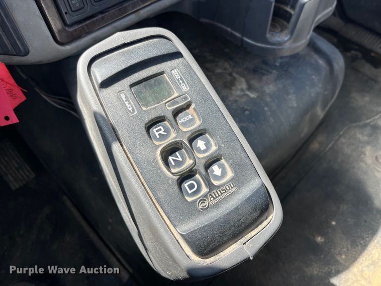 image for item LD9474 2011 International 7600 truck cab and chassis