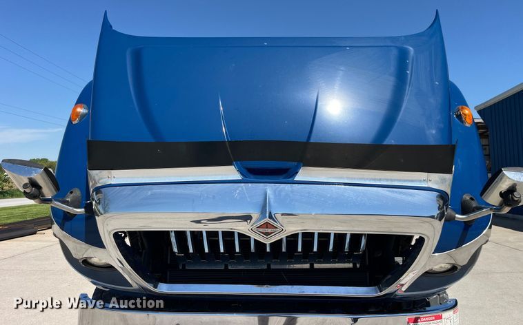 image for item LD9474 2011 International 7600 truck cab and chassis