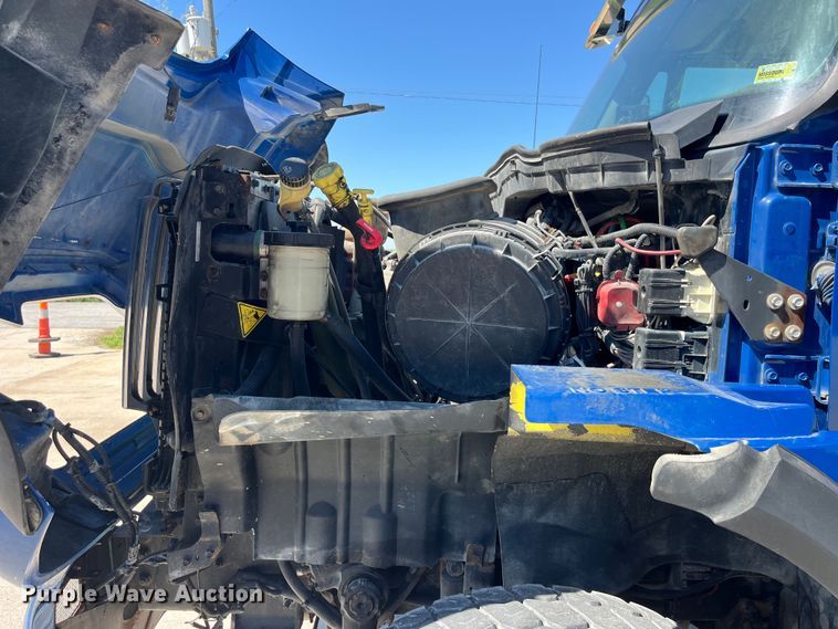 image for item LD9474 2011 International 7600 truck cab and chassis