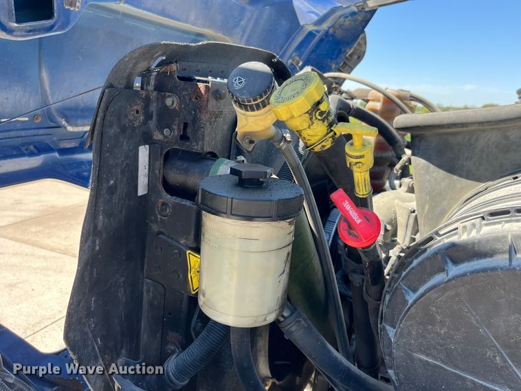 image for item LD9474 2011 International 7600 truck cab and chassis