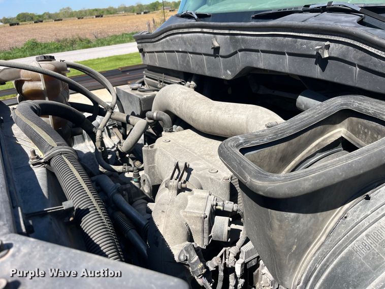 image for item LD9474 2011 International 7600 truck cab and chassis