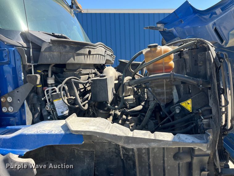 image for item LD9474 2011 International 7600 truck cab and chassis