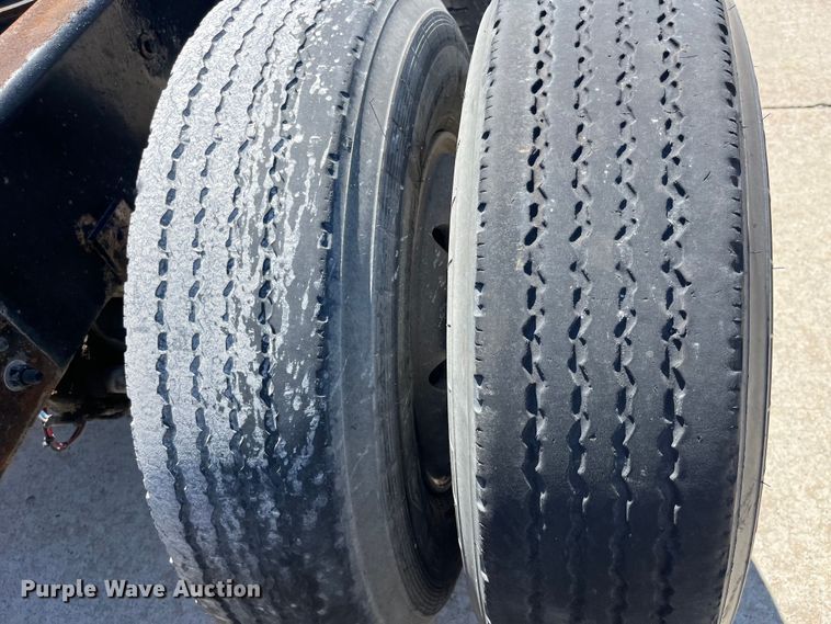 image for item LD9474 2011 International 7600 truck cab and chassis