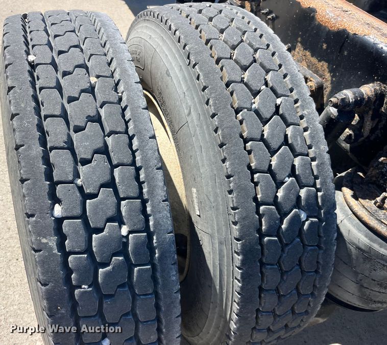 image for item LD9474 2011 International 7600 truck cab and chassis