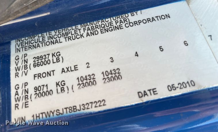 image for item LD9474 2011 International 7600 truck cab and chassis