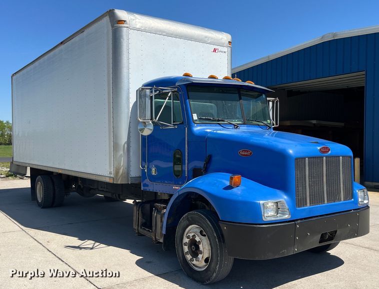 image for item LD9475 2005 Peterbilt PB330 box truck