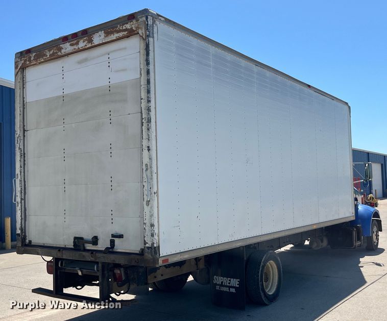 image for item LD9475 2005 Peterbilt PB330 box truck