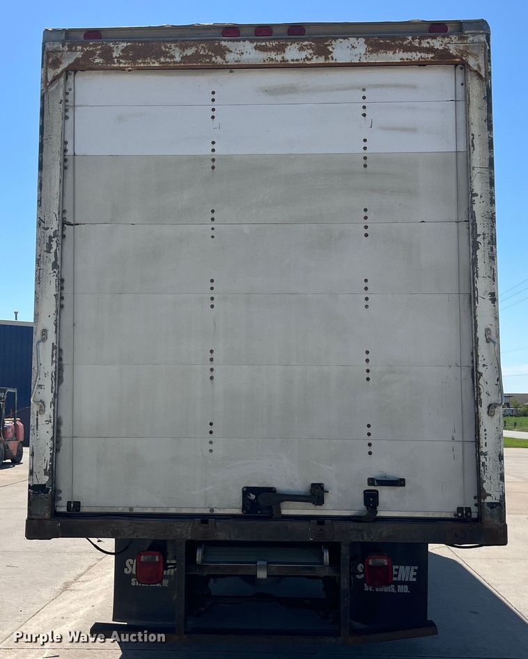 image for item LD9475 2005 Peterbilt PB330 box truck