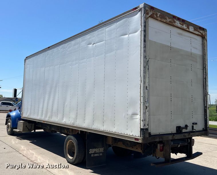 image for item LD9475 2005 Peterbilt PB330 box truck