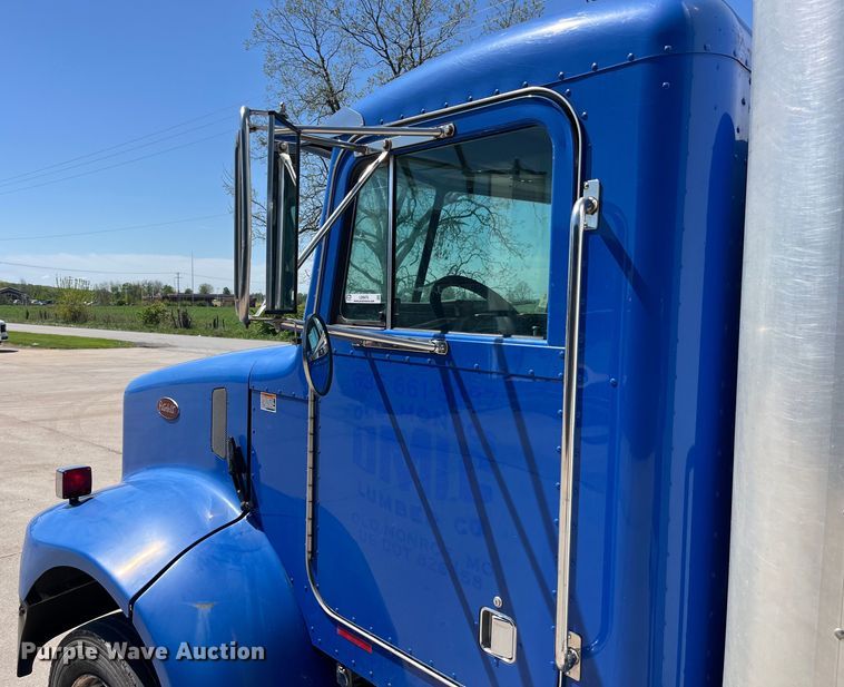 image for item LD9475 2005 Peterbilt PB330 box truck