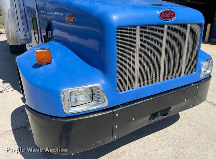 image for item LD9475 2005 Peterbilt PB330 box truck
