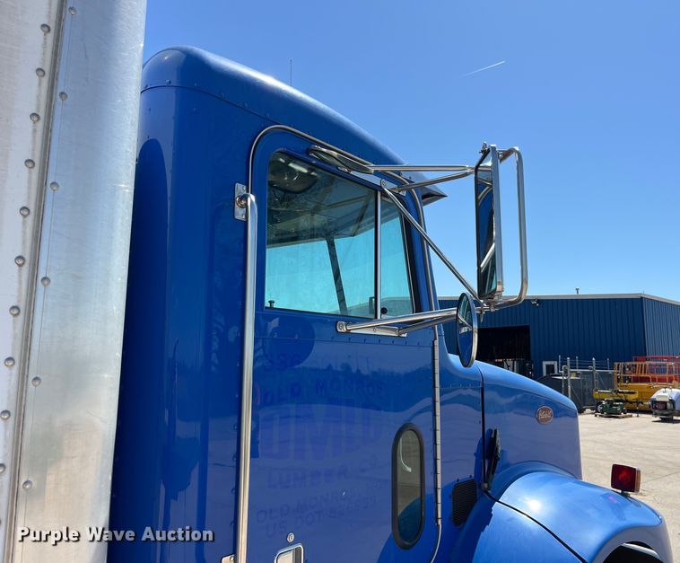 image for item LD9475 2005 Peterbilt PB330 box truck