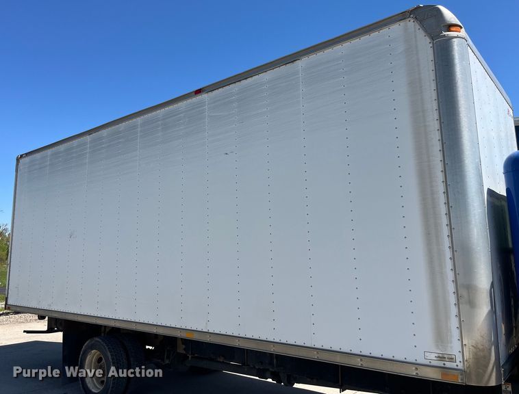 image for item LD9475 2005 Peterbilt PB330 box truck