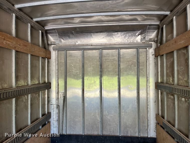 image for item LD9475 2005 Peterbilt PB330 box truck