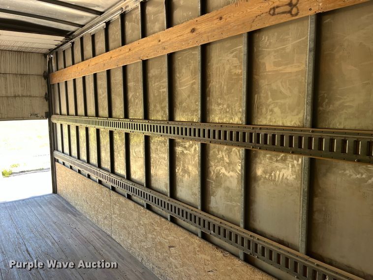 image for item LD9475 2005 Peterbilt PB330 box truck