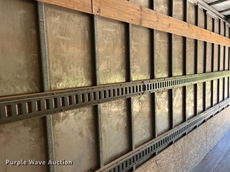 image for item LD9475 2005 Peterbilt PB330 box truck