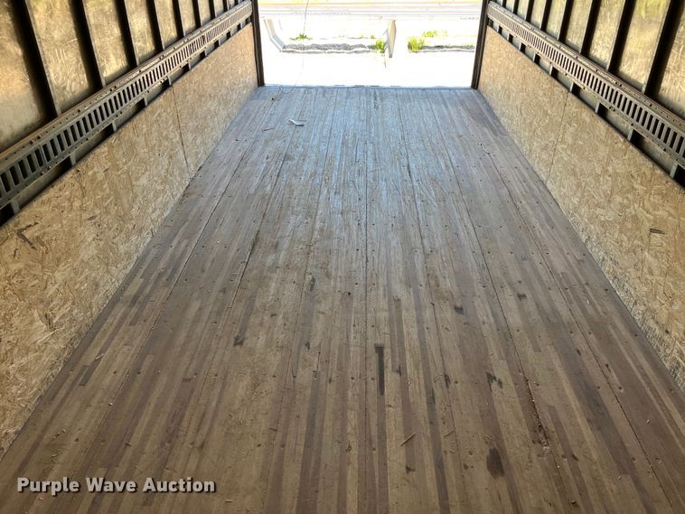 image for item LD9475 2005 Peterbilt PB330 box truck