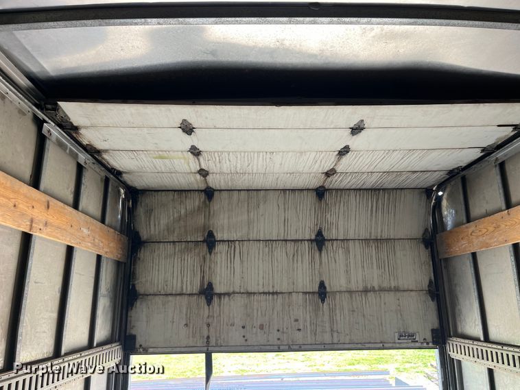 image for item LD9475 2005 Peterbilt PB330 box truck