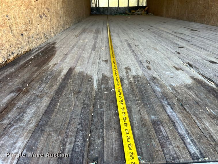 image for item LD9475 2005 Peterbilt PB330 box truck