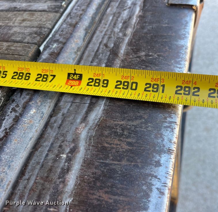 image for item LD9475 2005 Peterbilt PB330 box truck