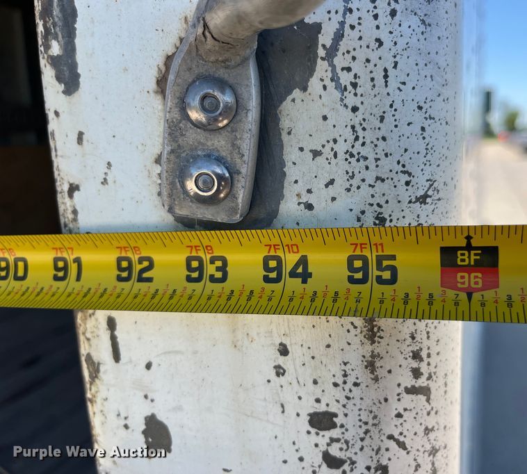 image for item LD9475 2005 Peterbilt PB330 box truck