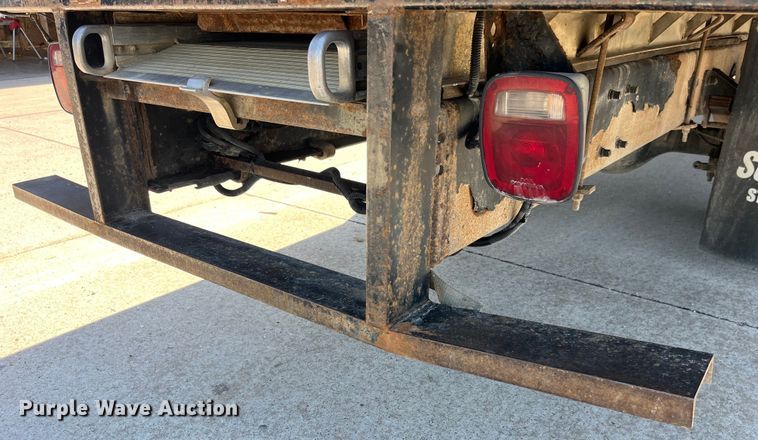 image for item LD9475 2005 Peterbilt PB330 box truck