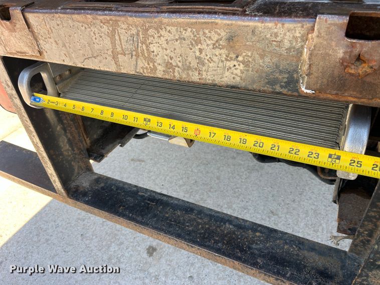 image for item LD9475 2005 Peterbilt PB330 box truck