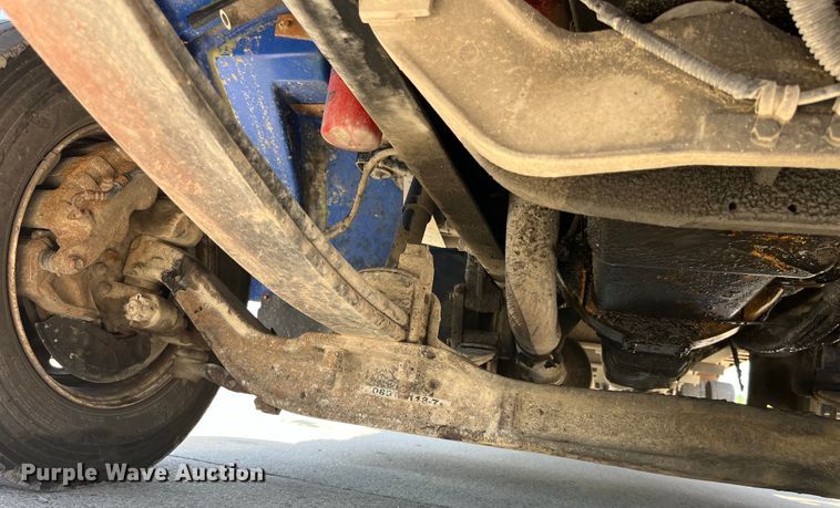 image for item LD9475 2005 Peterbilt PB330 box truck