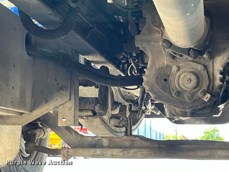 image for item LD9475 2005 Peterbilt PB330 box truck