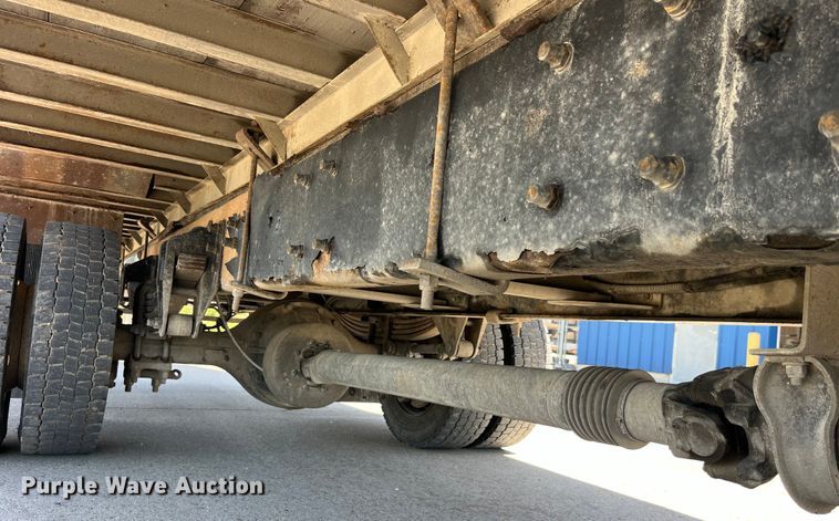 image for item LD9475 2005 Peterbilt PB330 box truck